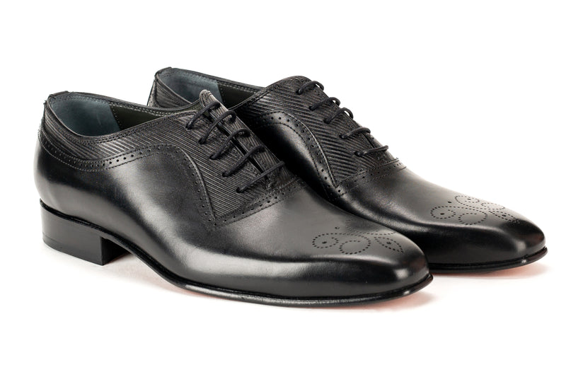 8499 - Mirage Men's Dress Black Lace Shoe Medallion Tip Textured Leather Thin Sole